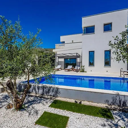 Βίλα Marina Τρογκίρ