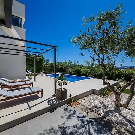 Βίλα Marina Τρογκίρ